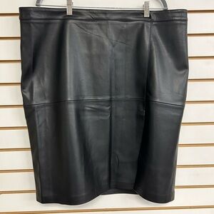 MNG Faux Leather Skirt Side Slit & Zipper Lined Black‎ EUC Size 20 Plus Size